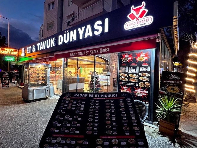 KIRMIZI BEYAZ KASAP ET PİŞİRİCİSİ KUŞADASI