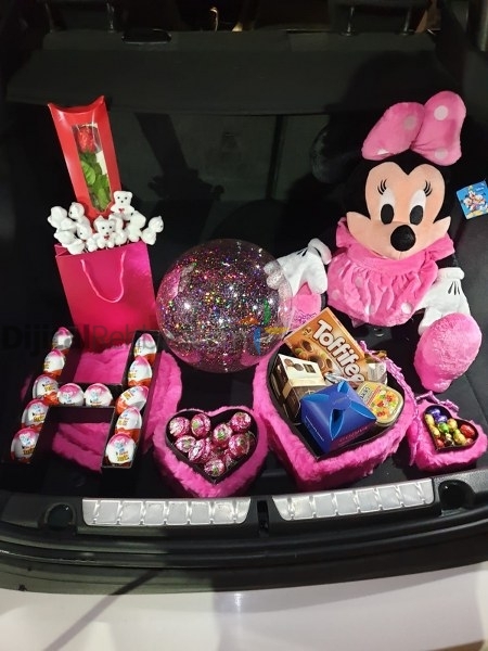 Lucky Me Deluxe Gift Box